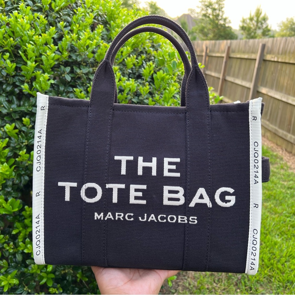 THE JACQUARD MEDIUM TOTE BAG